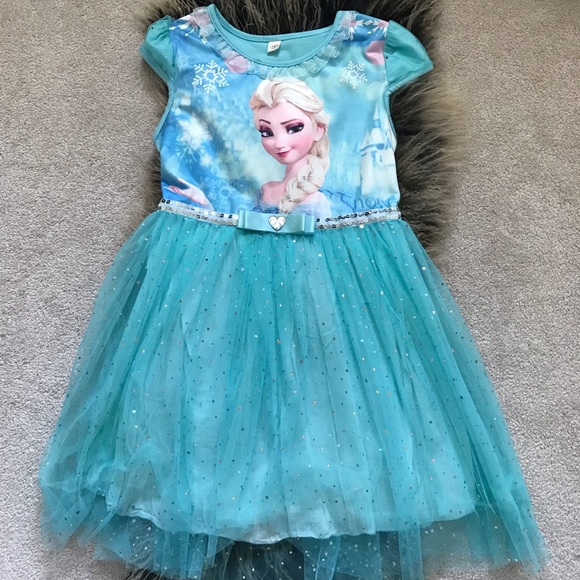 Girl’s dress fits 5-7 - Picture 2 of 6